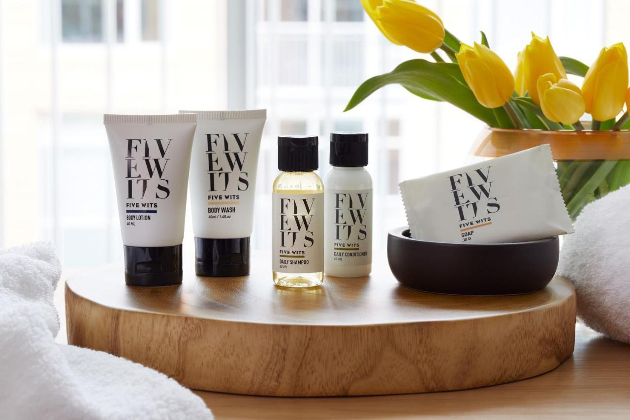 Sentral Michigan Avenue Aparthotel Chicago Bagian luar foto A selection of the amenities provided by Even Hotels