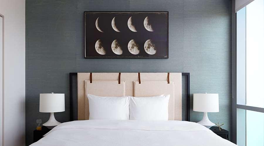 Sentral Michigan Avenue Aparthotel Chicago Ruang foto A bedroom at the West Hollywood hotel