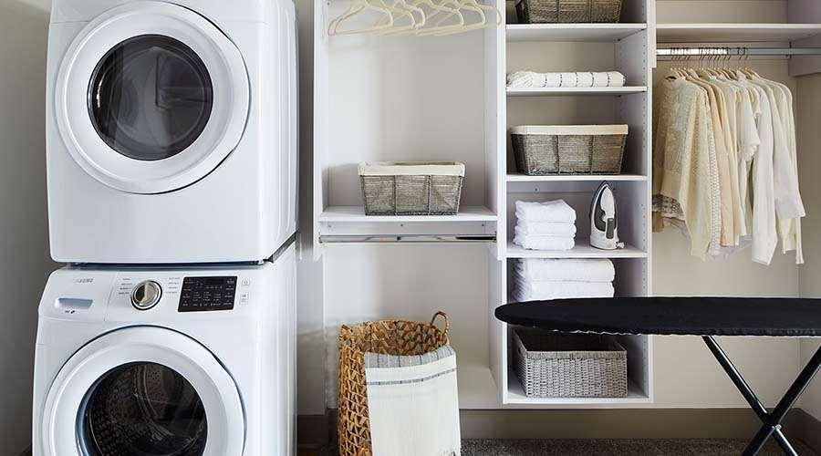 Sentral Michigan Avenue Aparthotel Chicago Ruang foto A laundry room