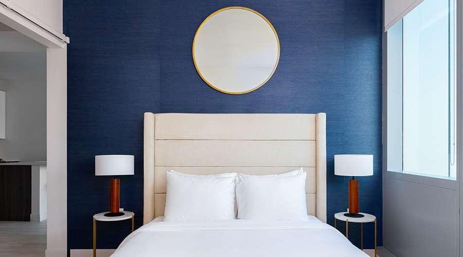Sentral Michigan Avenue Aparthotel Chicago Ruang foto A bedroom at the Hotel Zags