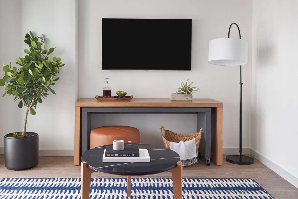 Sentral Michigan Avenue Aparthotel Chicago Ruang foto A television set in a living room