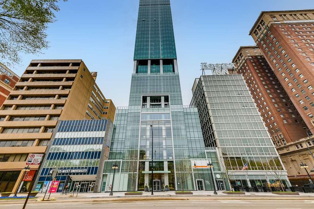 Sentral Michigan Avenue Aparthotel Chicago Bagian luar foto The building's entrance